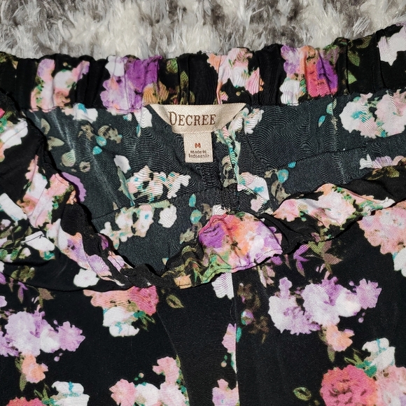 Decree Black Floral Pants with Pockets - Picture 2 of 11